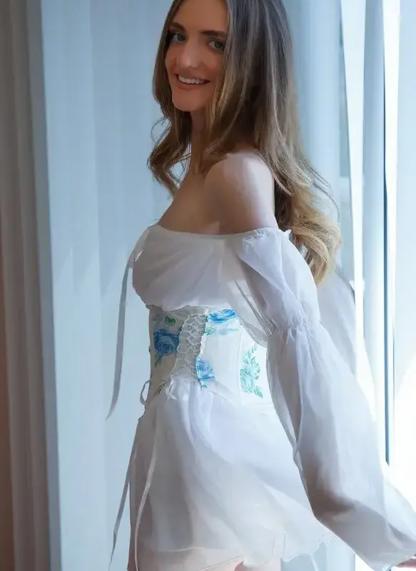 Novinha gostosa se abre toda para mostrar a buceta